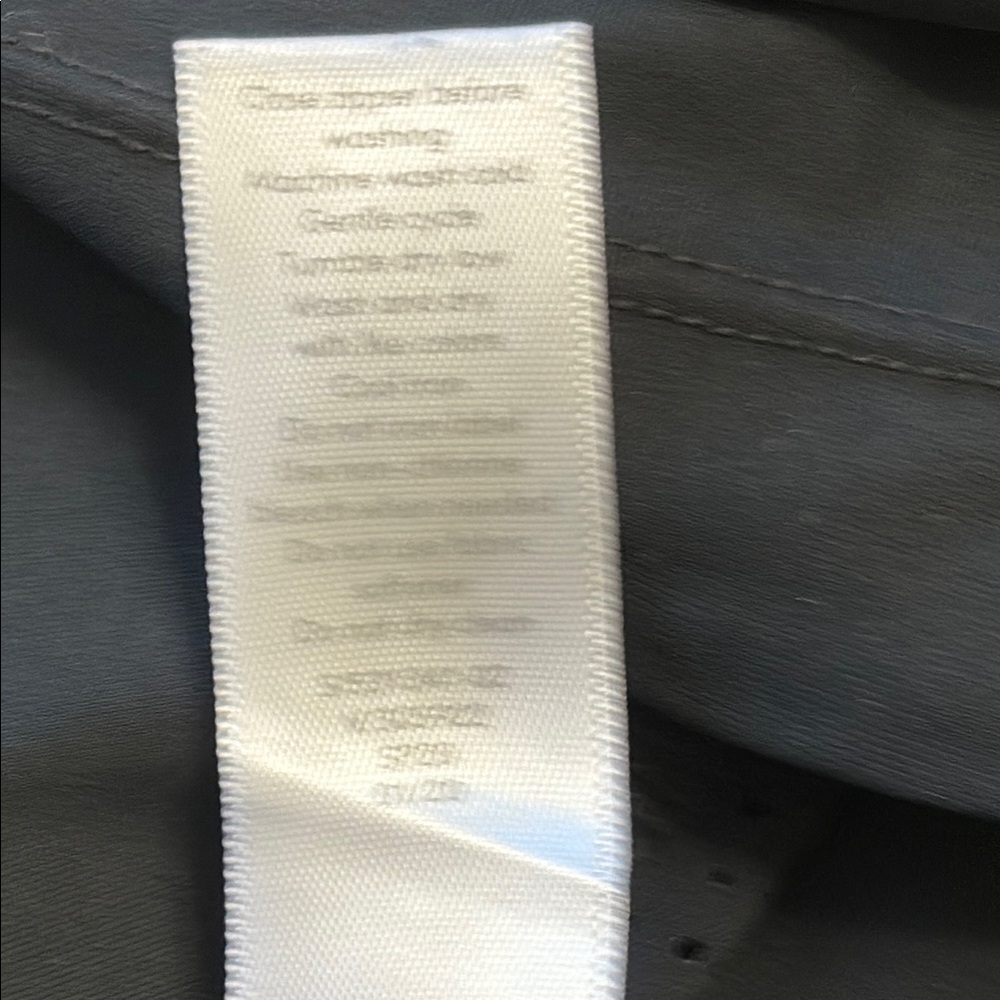 NWOT Athleta Black Fitted Sleeveless athletic top. Measurements and photos. - Picture 13 of 13